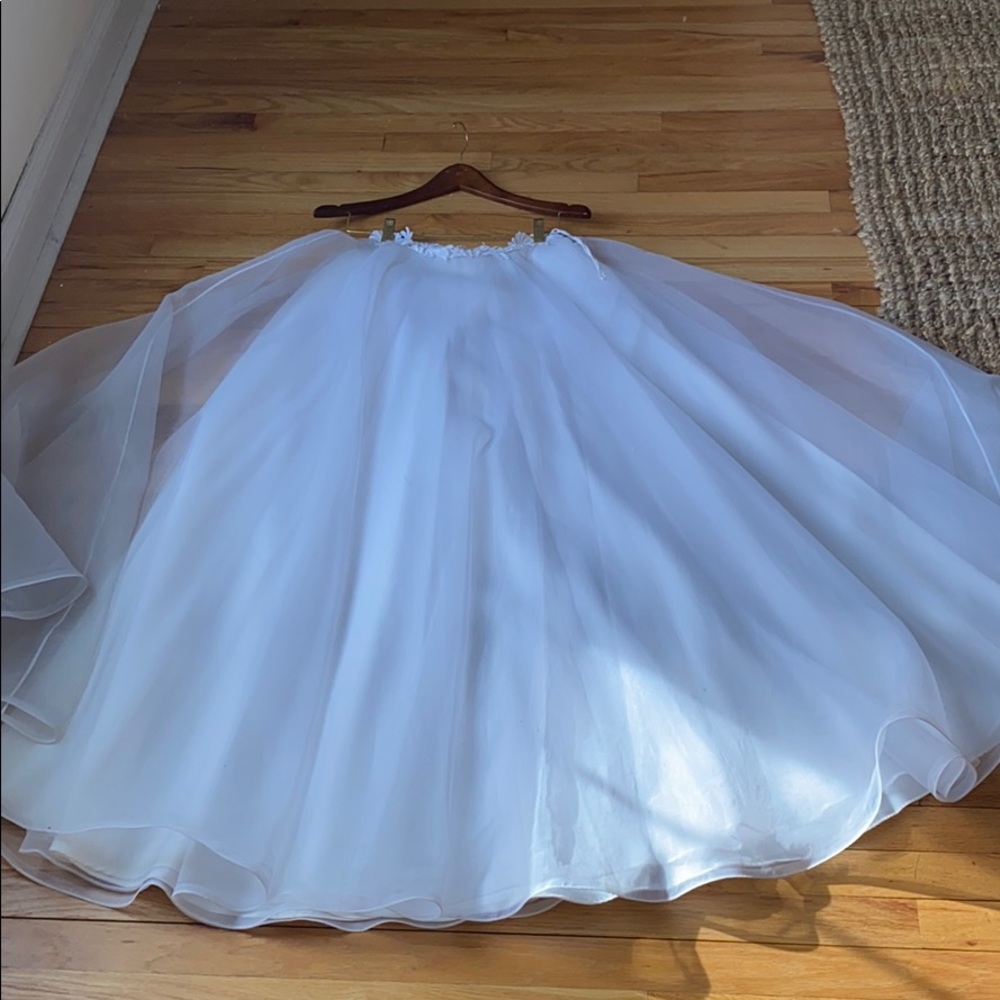 DESTINATION WEDDING — amazing 2 piece top & skirt white formal/wedding..♥️ - Picture 2 of 8